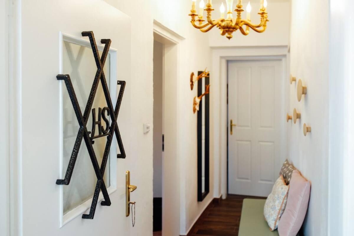 Apartment Aussee- Beletage Salzherrenhof- Kueche, Wlan, Netflix 巴特奥塞 外观 照片